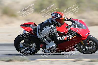 media/Dec-01-2025-Moto Forza (Mon) [[2daa91e15f]]/3-Beginner Group/Session 2 (Turn 7 Inside Pans)/